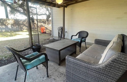 Far North Central House | Modern 4BR Retreat Close to JW Marriott & Bulverde