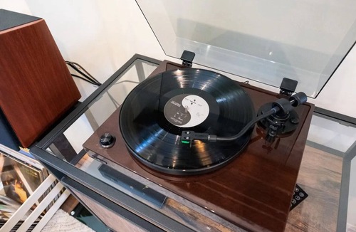 Leslieville House | Modern 4BR Toronto Home | Record Player, Officesnn
