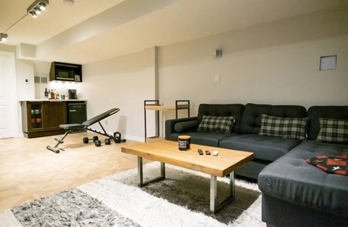 Leslieville House | Modern 4BR Toronto Home | Record Player, Officesnn