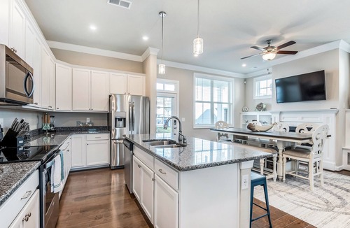 Northeast Virginia Beach House | Modern 4BR VIBE Home Walk to Beach 3.5BA
