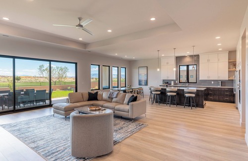 St. George House | Modern 4BR w/All Kings on 6th Hole - Pet Friendly