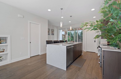 Eastlake House | Modern 4BR w Rooftop - Space Needle - Lake View