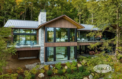 Port Carling Cottage | Modern 5 bed 7 bath cottage on Lake Rosseau with boathouse!