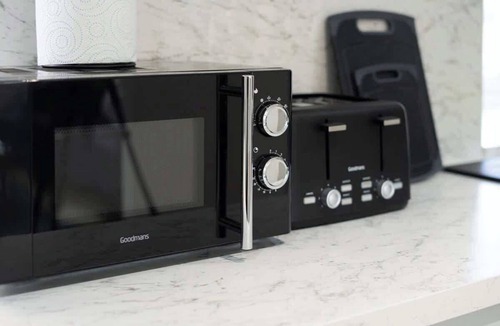 Galashiels Apartment | Modern 5 BED-2 BATH Apartment