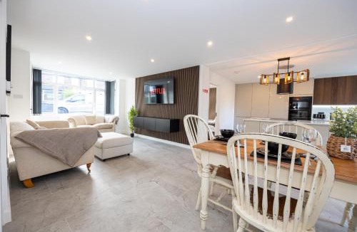 Manchester House | Modern 5-Bed Home EV City Centre 10 min