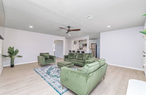 San Angelo House | Modern 5-Bedroom Escape with TVs in Every Room & Room for Everyone