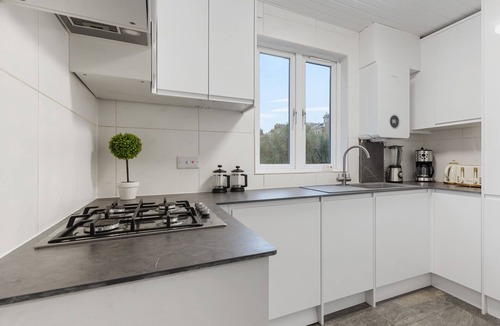 Town Apartment | Modern 5-Bedroom Fulham Flat - Sleeps 12