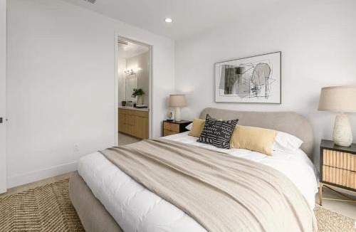 Mid City Apartment | Modern 5-bedroom House FREE parking
