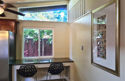 Hayward House | MODERN 5 bedroom massage many beds house