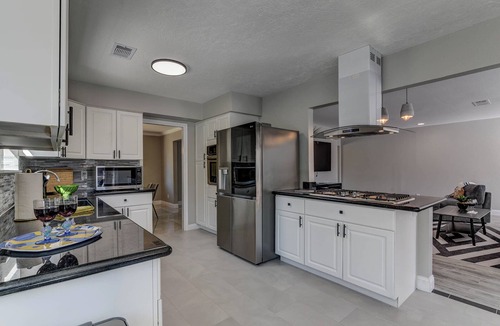Clear Lake Villa | Modern 5-bedroom villa with pool-spa-games-garage apartment and large backyard!
