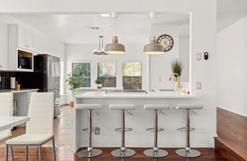 North San Antonio - SAT House | Modern 5 Bedrooms in SA Chef Kitchen, Game Lounge