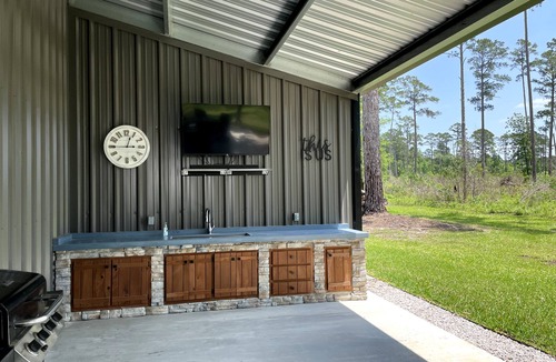 Zavalla House | Modern 5-BR Lake Getaway w/Covered Boat Parking