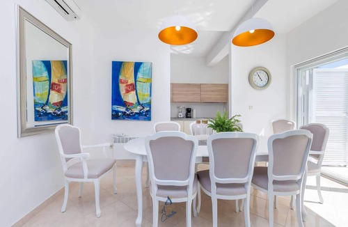 Poljane Villa | Modern 5-BR Villa for 10 with heated Pool and Jacuzzi