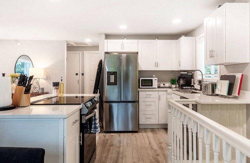 Seattle Metro Area House | Modern 5B+3B Remodeled Home with BBQ + Backyard