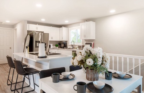 Seattle Metro Area House | Modern 5B+3B Remodeled Home with BBQ + Backyard