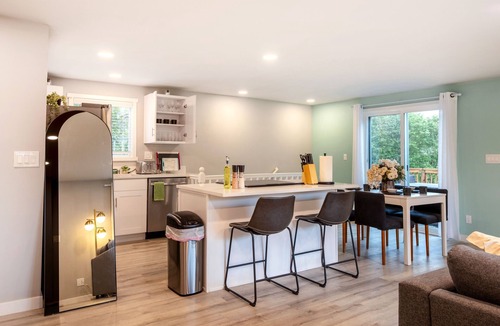 Seattle Metro Area House | Modern 5B+3B Remodeled Home with BBQ + Backyard