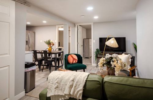 Seattle Metro Area House | Modern 5B+3B Remodeled Home with BBQ + Backyard