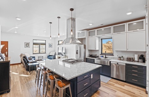 Great Falls House | Modern 5bd mins from downtown