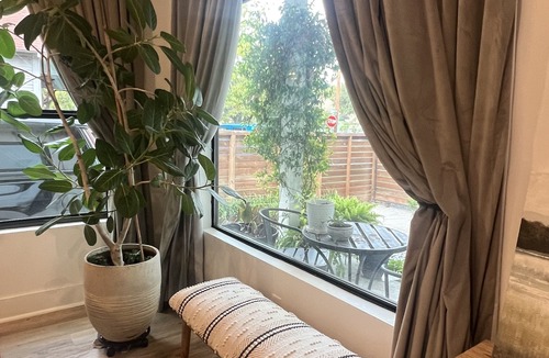 Northside House | Modern 5BDR near Downtown with remote gate access, gym, ping pong