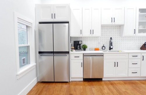 Ashmont House | Modern 5BR 3BA Retreat Near Subway & Downtown Free Parking