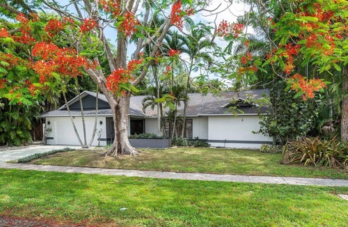 Greenview Shores House | Modern 5BR/3Bath Home w/Heated Pool