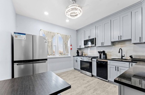 Constable Hook House | Modern 5BR Duplex w/Easy NYC Access & Parking