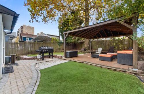 North Bergen House | Modern 5BR Family, Long Stay 10 Mins to NYC & Parking