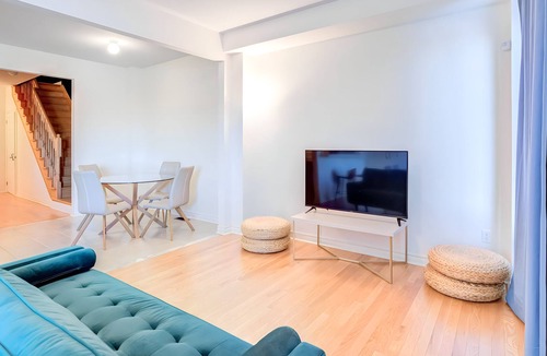 Milton House | Modern 5BR Home Milton Toronto Lakeview, Pan Am Velodrome