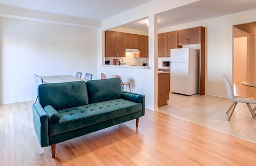 Milton House | Modern 5BR Home Milton Toronto Lakeview, Pan Am Velodrome
