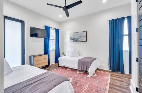 Tulane - Gravier House | Modern 5BR home w balcony & backyard oasis