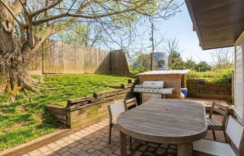 Oakley House | Modern 5BR Home with Mtn Views BBQ & Pool Table