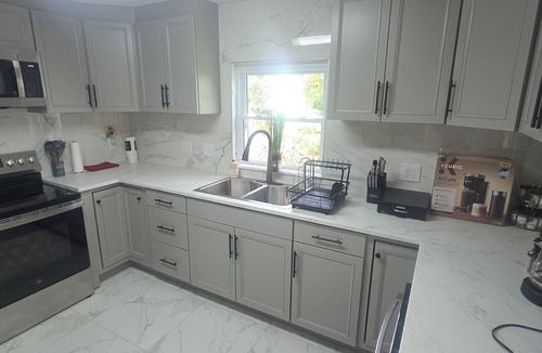 Live Oak House | Modern 5BR Live Oak Haven – Minutes from Suwannee Music Park & Springs!