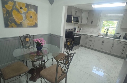 Live Oak House | Modern 5BR Live Oak Haven – Minutes from Suwannee Music Park & Springs!