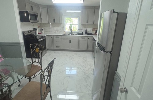 Live Oak House | Modern 5BR Live Oak Haven – Minutes from Suwannee Music Park & Springs!
