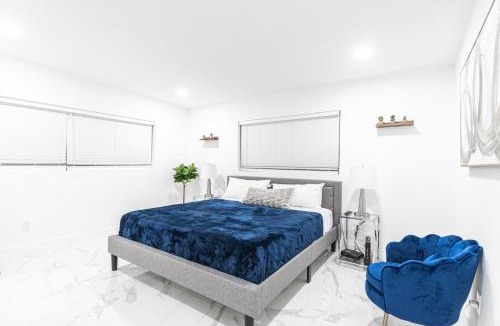 North Miami Beach Villa | Modern 5BR Villa: Pool, Terrace, Fire Pit TGH