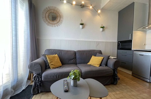 Gruissan Apartment | Modern 6 pers apt with pool, AC, parking - Gruissan