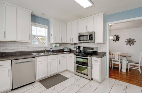 Cartersville House | Modern 6BR Haven with Playroom, Gym, Deck