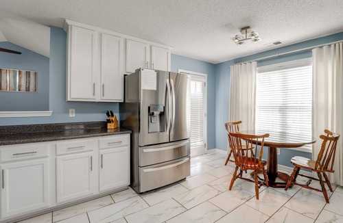 Cartersville House | Modern 6BR Haven with Playroom, Gym, Deck
