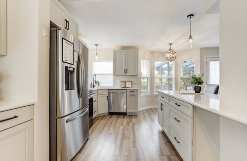 Briargate Cottage | Modern 6BR Home in Briargate