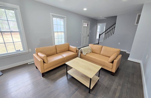 Leesburg House | Modern 6BR Near Datacenters , Sleeps Many