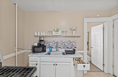 Downtown Syracuse House | Modern 6BR Near Syracuse U, Destiny & Zoo Sleeps 18