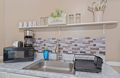 Downtown Syracuse House | Modern 6BR Near Syracuse U, Destiny & Zoo Sleeps 18
