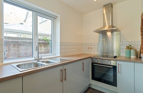 Thannington House | Modern 7-Bed Home | Perfect for Work & Leisure