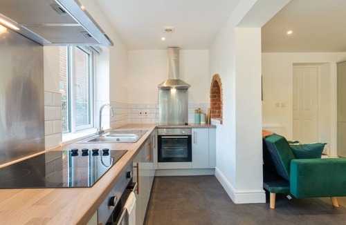 Thannington House | Modern 7-Bed Home | Perfect for Work & Leisure