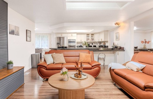 Shoreline House | Modern 7-Bedroom Home with Spacious Yard,