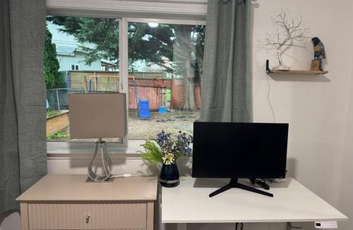 Shoreline House | Modern 7-Bedroom Home with Spacious Yard, A/C, Pet-Friendly, and King Beds