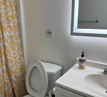 Shoreline House | Modern 7-Bedroom Home with Spacious Yard, A/C, Pet-Friendly, and King Beds