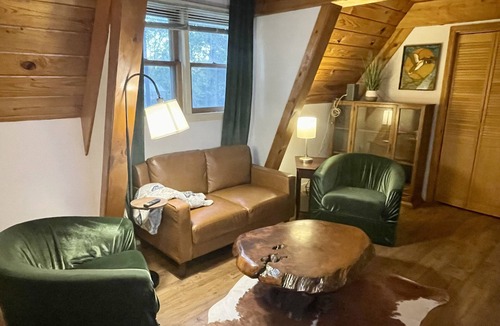 Stockton Cabin | Modern A-Frame Cabin with a Tranquil Pond and Fiber internet!
