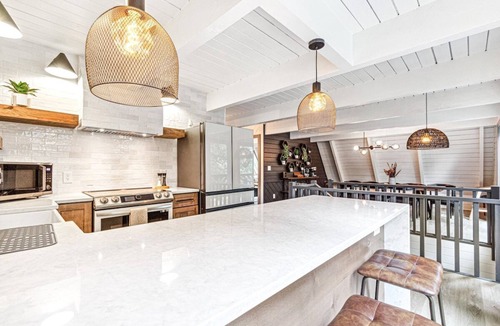 Hendersonville House | Modern A-Frame, Hot Tub, EV, 10 Guests, Dual King, 8 Mins from Downtown Hendersonville