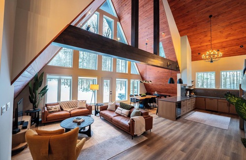 Haliburton Ski Chalet | Modern A-Frame Retreat -Sauna, Hot Tub, Haliburton